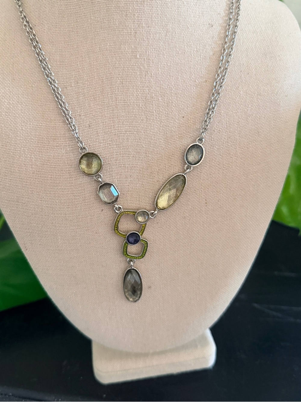 Vintage Lia Sophia Silver & Light Green Faucet Cut Crystal Necklace - Picture 2 of 5